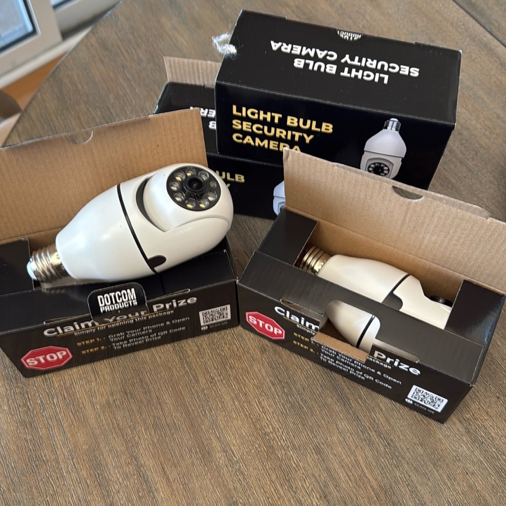 Security Cameras for Light sockets. WiFi. 4 Brand new in boxes.